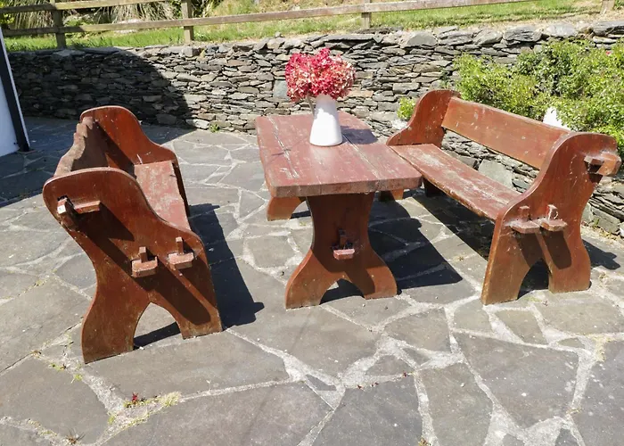 Old Mike's * Westport